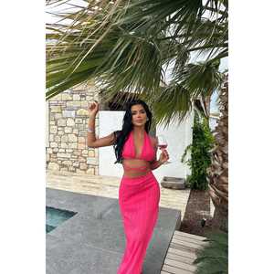 Maillot de bain fuchsia taille haute coupe coquine, style 2 pièces à nouer avec motif tricoté, idéal pour la plage et le sport - Product Image 1