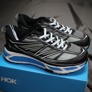 Chaussures de sport pour hommes tendance et luxueuses, avec semelles épaisses, amortissantes et antidérapantes, idéales pour la marche estivale. - Product Image 1