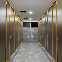 Système de cloisons de salle de bain modulaires en panneaux HPL compacts et modernes, écologiques et durables, pour hôtels et hôpitaux
