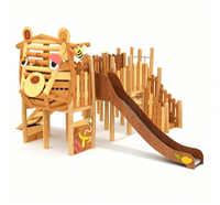 Équipement de terrain de jeu extérieur pour enfants en bois dur anti-corrosion, combinaison de jeux en bois avec toboggan pour maternelle, camp, parc