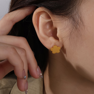 ต่างหูรูปดอกไม้ ชุบทอง 18K เหล็กไทเทเนียม ดีไซน์เรียบง่าย สำหรับผู้หญิง ของขวัญในโอกาสต่างๆ EH1086 - Product Image 4
