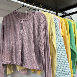 Vêtements d'occasion d'usine : Cardigan fin de seconde main pour <span class=keywords><strong>femme</strong></span>, haute <span class=keywords><strong>qualité</strong></span> en balles, livraison économique vers l'Indonésie - Product Image 2