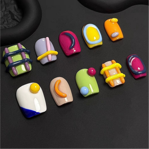 Ongles press-on français faits main, personnalisés, style fleur 3D fraise, pour femme, décoration des mains - Product Image 3