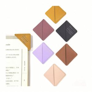 Marcapáginas de Cuero Personalizado con Esquinas Decorativas - Marcapáginas Bonitos para Mujeres y Niños, Regalo Ideal para Amantes de los Libros - Product Image 1
