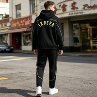 Ensemble de survêtement pour homme en tissu Scuba avec passepoil contrastant, fentes latérales zippées, détails de poignets et chevilles élastiques, comprenant un sweat à capuche oversize et un pantalon de jogging