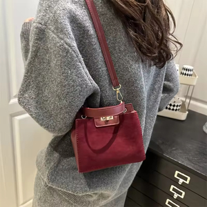 女式奢华手提包新款设计 PU 皮革防水轻便单肩包带涤纶内衬 - Product Image 3