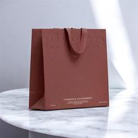 Vente en gros de sacs en papier de luxe avec logo personnalisé imprimé, rose, blanc, violet, boutique de vente au détail, sacs en papier à provisions avec votre propre logo