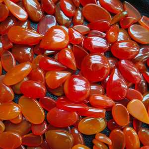 พลอยคาร์เนเลียนสีแดงธรรมชาติแบบคาโบชอง จำนวนมาก สำหรับทำเครื่องประดับ ผู้ผลิต ผู้จัดจำหน่าย ผู้ส่งออกจากอินเดีย - Product Image 3