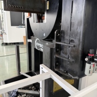 Mesin Pemotong Pipa Laser Serat Otomatis Penuh 6000W 12000W untuk Berbagai Ukuran Pipa Logam