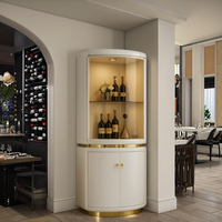 Meuble d'angle haut de gamme pour salon, casier à vin triangulaire en forme d'éventail avec un attrait luxueux