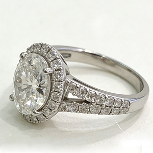 Anillo de Compromiso con Diamante Cultivado en Laboratorio, Corte Brillante, Oro Blanco de 14K, Halo Clásico de Lujo para Mujer, Certificado IGI, Color Blanco E - Product Image 5