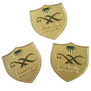 Magnetische Metall vergoldete weiche Emaille Hemd Tasche Pin Abzeichen für das Königreich Saudi-Arabien Gesundheits ministerium