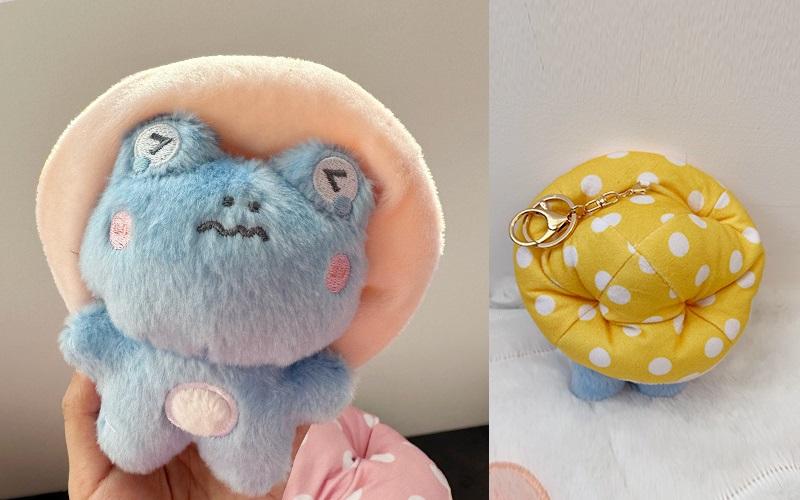 Pendentif croak bleu clair 10cm