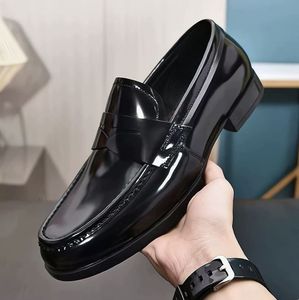 Britischer Stil Frühling und Herbst Neue Leder Business Casual Runde Zehe Flacher Absatz Slipper für Herren - Product Image 5