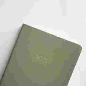 Carnet en cuir à reliure cousue, mini, portable, couverture souple en cuir, logo doré personnalisable, écriture facile, fournitures scolaires - Product Image 4