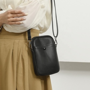 กระเป๋าหนังหรูหราแบบขายส่ง กระเป๋าใส่โทรศัพท์แบบสะพายไหล่เดียว กระเป๋าครอสบอดี้สำหรับ iPhone 15/14/13 - Product Image 6