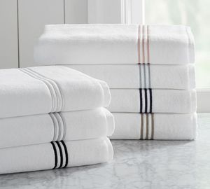 Toalla de baño de lujo personalizada con logotipo de hotel, Sábana de baño blanca lisa, 100% algodón con bordado, 3 líneas - Product Image 2
