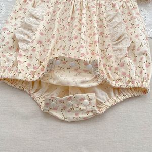 Tutina Estiva per Bambine, Nuovo Modello Floreale con Fiocco in Pizzo, Maniche a Sbuffo in Cotone, Stile Principessa Morbido - Product Image 6