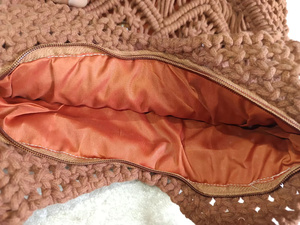 Sac bohème pour femme en macramé fait main, motif géométrique, fermeture éclair, bandoulière légère, marron, capacité jusqu'à 1L - Product Image 4