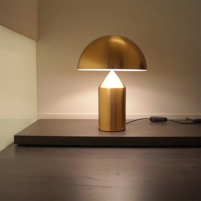 Lámpara de mesa de estilo nórdico, luz LED dorada de diseño moderno para mesita de noche