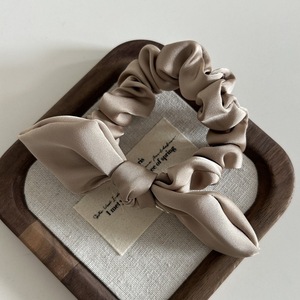 Satin Bow Chouchou Français Vintage Métal Étiquette Haute qualité Cheveux Cravate Bande En Cuir Tempérament Corde Chapeaux Dame - Product Image 3
