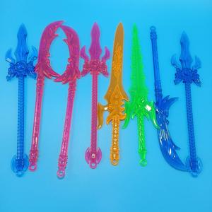 Espadas de juguete de plástico de simulación de armas de cristal para niños, accesorios colgantes de soldados de cristal - Product Image 4