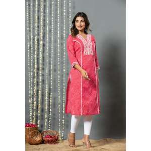 Conjunto elegante hecho a mano de Kurta con pantalón y Dupatta estampada a precio mayorista de algodón puro estampado digital largo para mujer - Product Image 2