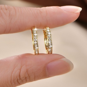 Joyería de Moda al por Mayor, Aros de Cobre Ecológicos Chapados en Oro, Joyería Coreana, Aros de Moissanita VVS GRA de 2.5MM para Uso Diario - Product Image 4