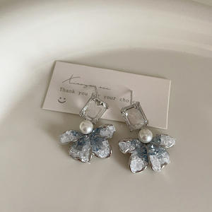 Boucles d'oreilles clous élégantes en cristal bleu <span class=keywords><strong>dégradé</strong></span> avec nœud papillon et fleur, accessoires polyvalents pour toutes les saisons, cadeaux pour femmes - Product Image 4