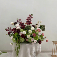 F195 Arche de fleurs artificielles en soie d'hortensia rouge bordeaux de luxe, vente en gros d'usine, pour décoration de mariage et chemin de table