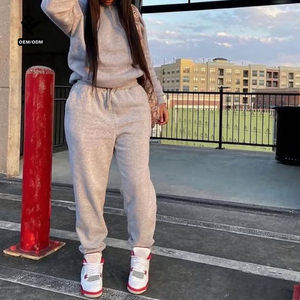 F5745 Abbigliamento Fitness Personalizzato con Logo, Tuta Sportiva Oversize Casual con Felpa e Pantaloni, Set Due Pezzi per Donna, Abbigliamento Invernale - Product Image 2