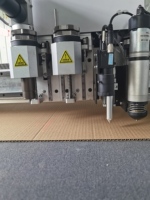 Machine de découpe automatique CNC à couteau oscillant personnalisée pour mousse, mousse EVA, panneaux de mousse et matériaux isolants
