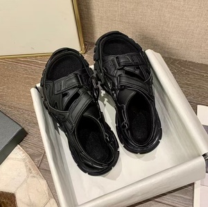 Sandales plates de luxe de qualité supérieure 2026 – Chaussures de sport décontractées et tendance pour femmes et hommes, idéales pour la marche en extérieur - Product Image 2