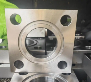 งานกลึงความแม่นยำสูงสำหรับหน้าแปลนผิว RF ไทเทเนียมเกรด 2 ของแบรนด์ QD ที่เชื่อถือได้ สำหรับการผลิตอุปกรณ์ทางการแพทย์และอากาศยาน - Product Image 1