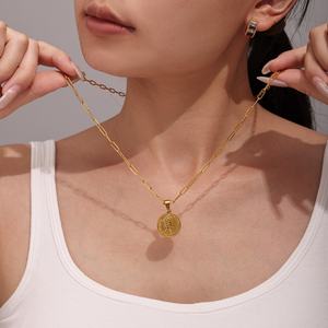 Collar de Doble Capa con Imagen de la Reina Isabel, Chapado en Oro, de Acero Inoxidable, Estilo Moderno y Lujoso para Mujer, Antideslustre - Product Image 6