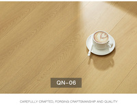 Parquet en chêne européen brun clair de haute qualité soigneusement conçu pour la décoration de la maison