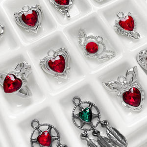 Colgante de Atrapasueños con Corazón Rojo y Negro, de Aleación, Estilo Vanguardista, para Manualidades, Joyería Unisex, Accesorios para Collares y Pulseras - Product Image 3