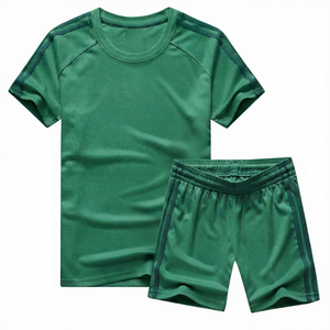 Uniforme de fútbol profesional con tejido de malla de secado rápido, alta durabilidad y opciones de logotipo, nombre y número personalizables. - Product Image 6