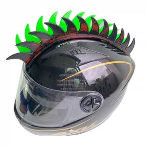 <span class=keywords><strong>Peluca</strong></span> de fibra química decorativa para casco de motocicleta, estilo punk, <span class=keywords><strong>con</strong></span> diseño de peineta de gallo y velcro - Product Image 2