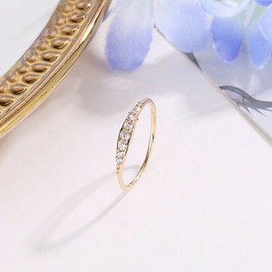 Anello Minimalista con Cristalli Incastonati per Donne, Elegante Accessorio di Moda per Uso Quotidiano - Product Image 3