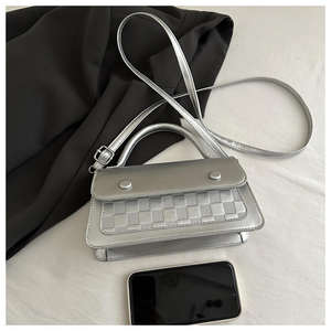 Nuevo bolso bandolera de cuero PU diagonal para mujer, estilo retro, con diseño a cuadros moderno. - Product Image 4