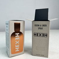Boîte en carton personnalisée pour parfum, en papier recyclé, texture vintage grise, avec logo en feuille d'or bronze, gaufrage et débossage
