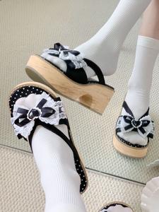 Nuevas zapatillas estilo japonés con forma de lazo y corazón, suela gruesa, plataforma con estampado de madera, tipo Mary Jane, sin cordones, con tacón grueso - COS - Product Image 2