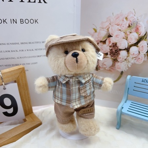 Adorable Muñeco <span class=keywords><strong>Caballero</strong></span> de 14-17 cm con Ropa Esponjosa y Suave, Muñeco de Moda con Camiseta y Gorro, Juguete de Peluche de Poliéster - Product Image 1