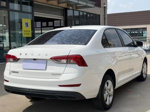 S-KODA R-APID Sedán Usado 2021 1.5L Automático 120HP L4 Blanco LHD Exportación China Bajo Kilometraje - Product Image 1
