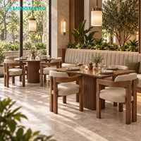 Ensemble de mobilier de restaurant commercial moderne : table en bois, chaises de salle à manger à structure métallique, banquette en mousse haute densité pour café et hôtel