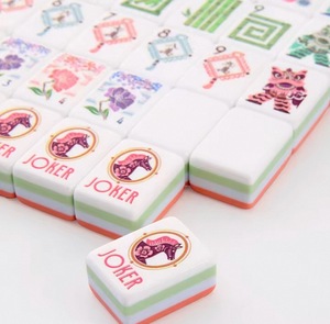 Jeu de Mahjong Américain Personnalisé Pliable et Portable en Acrylique Rose Rouge à 4 Couches, 160 Cartes, Luxe, Durable, Divertissement, Jeu de Hasard - Product Image 3