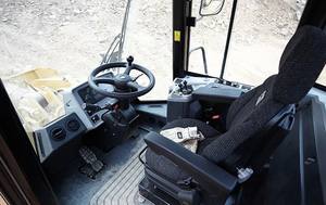 لودر كاتربيلر 950GC مستعمل بمحرك أصلي 151 كيلوواط، وزن الجهاز 5-20 طن، دلو 4 متر، 966 ساعة عمل للتعدين - Product Image 6