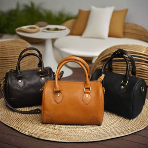 Bolso Boston de Estilo Vintage Hecho a Mano, Forma Cilíndrica, Piel de Vacuno de Primera Calidad, Curtido Vegetal, Color Café, Negro, para Llevar al Hombro o Cruzado - Product Image 4