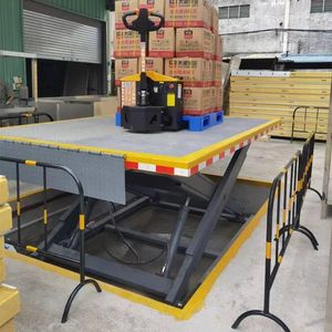 Magazzino di sollevamento di fascia alta elettrico idraulico forbice Cargo ascensore sedia a rotelle per la vendita - Product Image 3